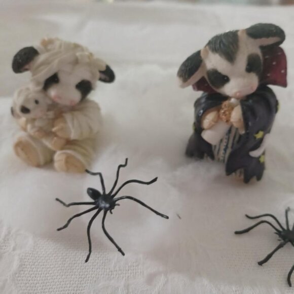 Enesco Mary Moo Halloween Figurines - Picture 1 of 1